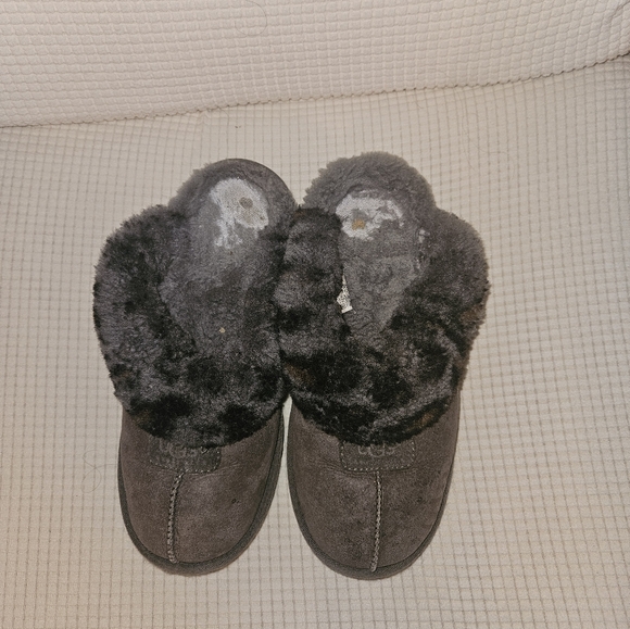 Ugg Slippers - Picture 4 of 5